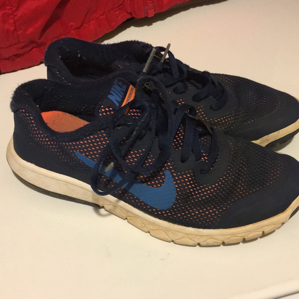 Boys Nike tennis shoes
